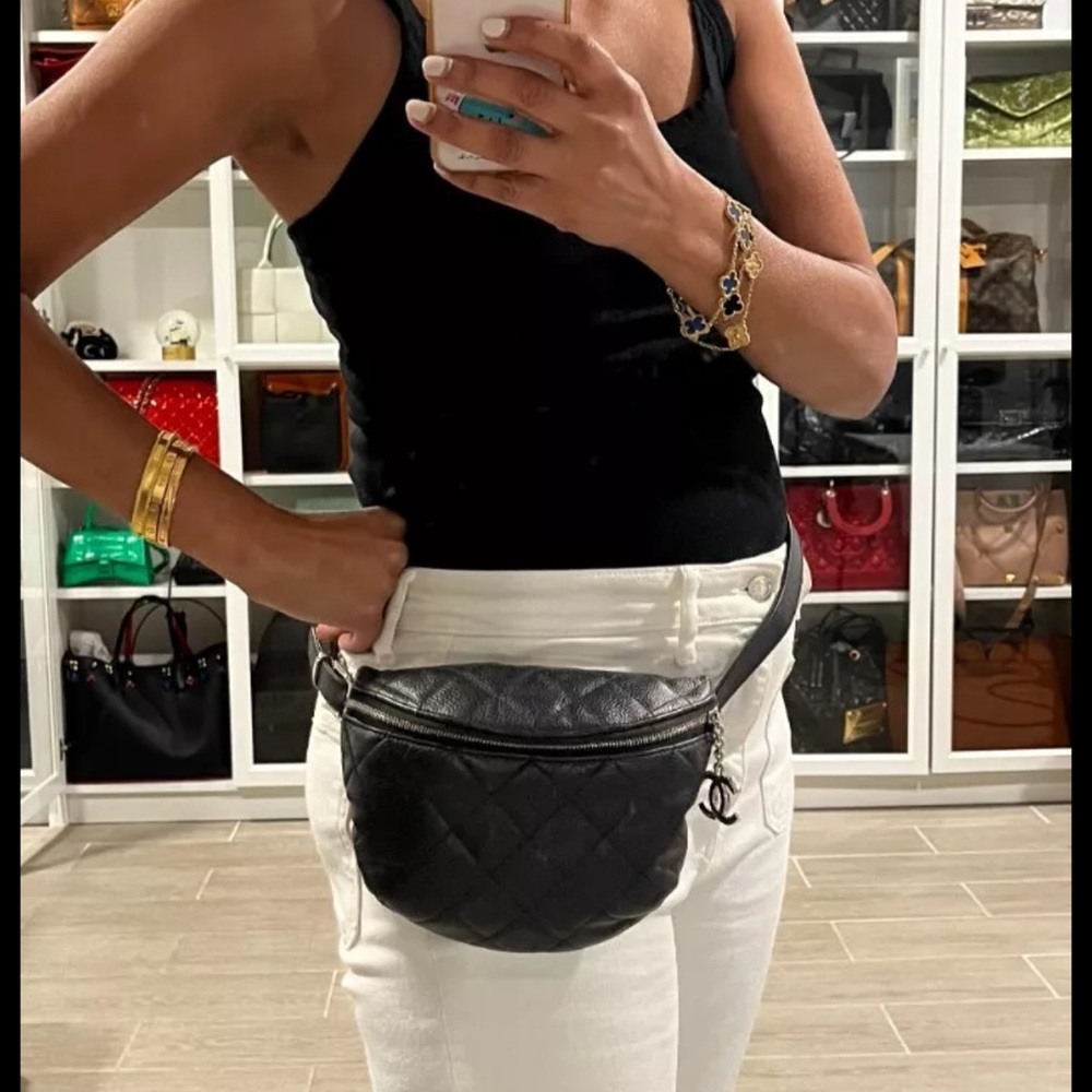 Chanel belt (39 inches) bag. Calfskin, black pre owned, perfect conditions